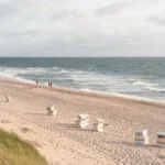 sylt strand mit meerblick und strandkörben